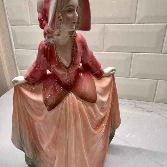 Hertwig & Co. Elegant Red & Pink Porcelain Lady Figurine Dress & Bonnet Germany - Picture 5 of 6